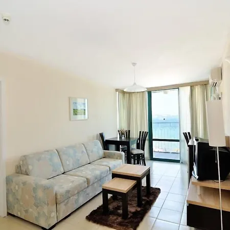 Boryana מלון אלבנה