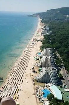 Boryana מלון אלבנה